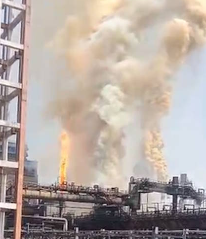 स्टील प्लांट में भीषण आग, नहीं हुई कोई जनहानि, लेकिन करोड़ों का हुआ नुकसान…