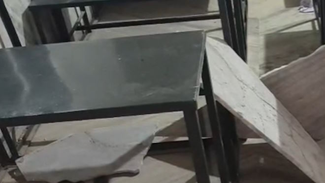 क्लासरूम में पढ़ाई के दौरान गिरा मार्बल, कॉलेज छात्र घायल