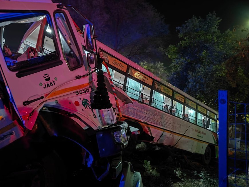 आगरा-लखनऊ एक्सप्रेसवे पर पुलिस भर्ती के अभ्यर्थियों की बस को ट्रेलर ने मारी टक्कर, तीन घायल