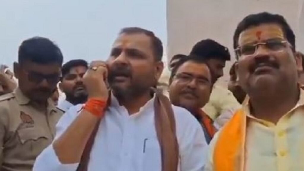 बांदा: बुलडोजर कार्यवाई पर भड़के बीजेपी विधायक प्रकाश द्विवेदी, एसडीएम से बोले- मनमानी करोगे तो वहीं आकर ठीक कर देंगे