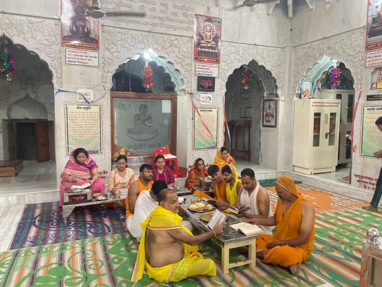 अलीगंज में जैन समाज का तीन दिवसीय का कार्यक्रम जारी