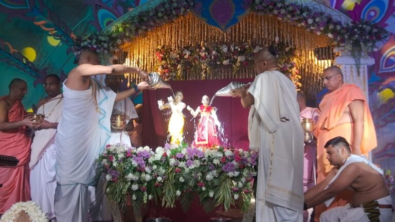 राधा रानी के चरणों में अनुगत्य से ही संभव है श्रीकृष्ण भक्ति: चंचलापति दास