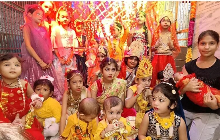 गणेश महोत्सव पंडालो में देखी गई राधा रानी जन्मोत्सव की धुन, बड़ी संख्या में भक्तों ने गणेश पंडालो में पहुंचकर राधा रानी जन्मोत्सव में लिया भाग