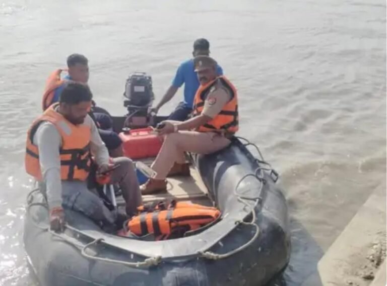 आगरा के बटेश्वर में यमुना की लहरों में समाये मानवेंद्र को दूसरे दिन भी नहीं खोज सके गोताखोर