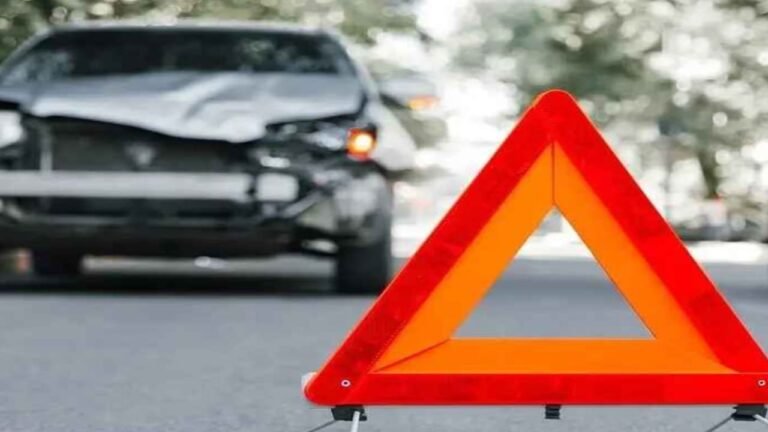 सड़क हादसा: रिश्तेदार को देखने जा रहे एक ही परिवार के 7 सदस्यों की ट्रक से टक्कर में दर्दनाक मौत, 15 साल की लड़की भी शिकार