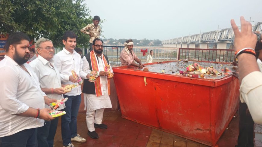 ब्राह्मण परिषद ने दिवाली की पुरानी गणेश-लक्ष्मी की मूर्तियों का वैदिक विधि से किया विसर्जन