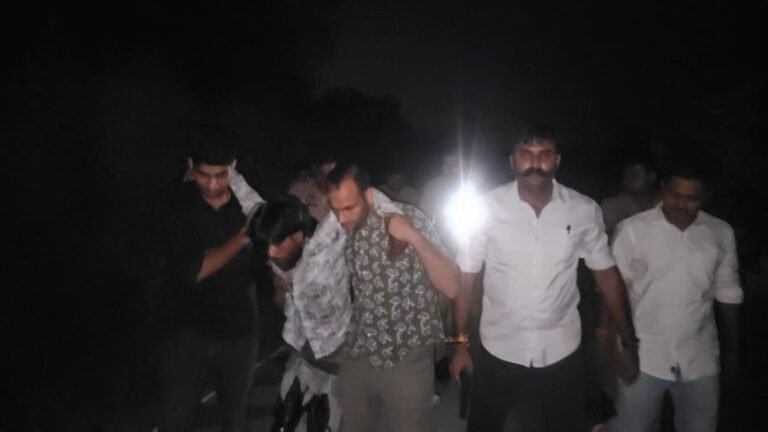 आगरा: दीपावली की रात पुलिस मुठभेड़ में फरार हत्यारा गिरफ्तार, पैर में लगी गोली