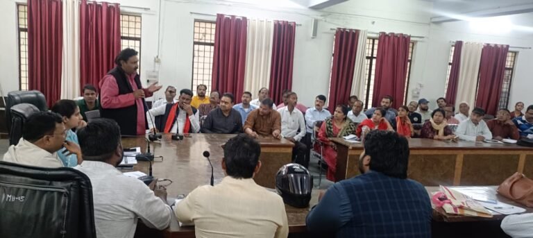 एसडीएम ने ली बीएलओ की बैठक, दिए निर्देश, कराया राजनैतिक दलों के प्रतिनिधियों से परिचय