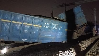 मथुरा: वृंदावन के पास कोयले से लदी मालगाड़ी के 12 डिब्बे पटरी से उतरे, कई ट्रेनें प्रभावित