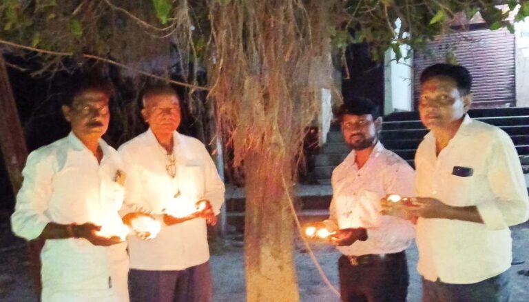 पेड़ , पौधों के साथ साझा किया दीपावली की खुशियां