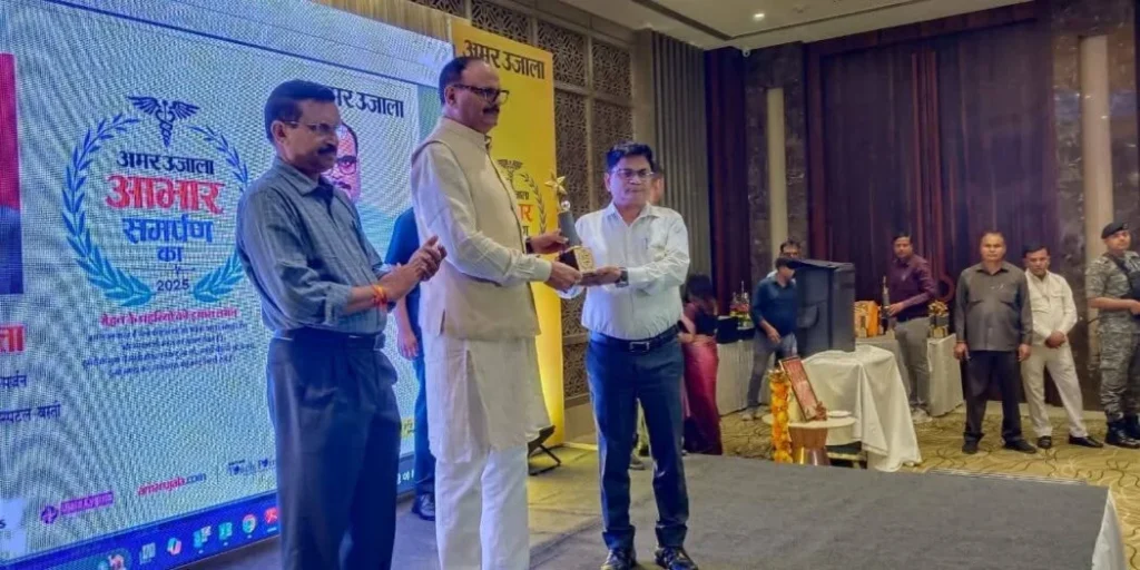 बेस्ट आयुष फीजिशियन अवार्ड” से सम्मानित हुए डॉ. वी. के. वर्मा