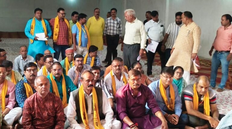 कलम पूजा पर विधि विधान से पूजे गये भगवान चित्रगुप्त