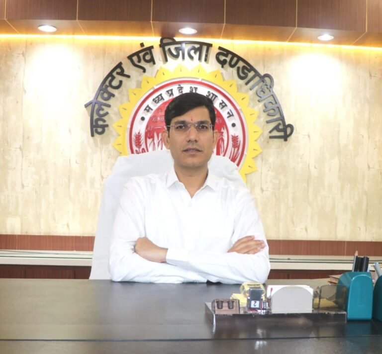 शासकीय धनराशि के दुरुपयोग पर बड़ी कार्रवाई — पंचायत सचिव निलंबित, सरपंच पर गिरफ्तारी वारंट व धारा 40 का नोटिस