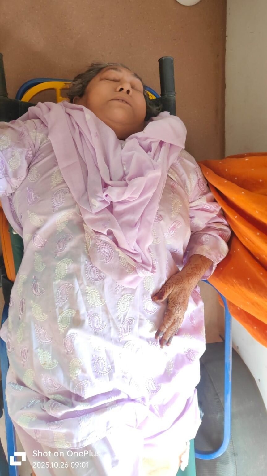फतेहपुर सीकरी भ्रमण के दौरान गुजरात की महिला पर्यटक घायल, स्वास्थ्य केंद्र में कराया गया उपचार