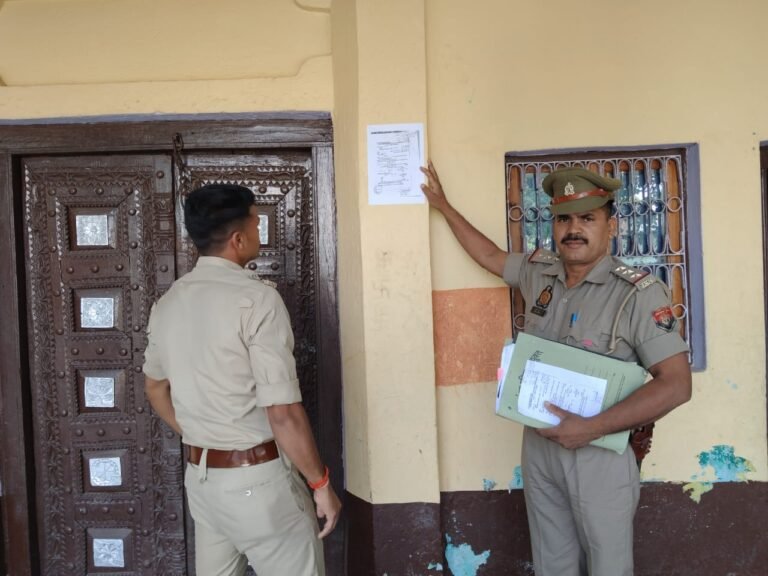 मुख्य अभियुक्त जयंता के घर फरारी उद्घोषणा नोटिस चस्पा, गांव में मुनादी