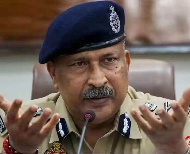 यूपी में रिश्वतखोरी पर DGP का सख्त एक्शन: तीन जिलों के 11 पुलिसकर्मियों पर गिरी गाज, वायरल वीडियो ने खोली पोल