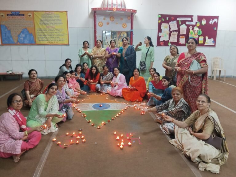 राष्ट्र सेविका समिति पूर्वी महानगर आगरा द्वारा दीप महोत्सव का किया आयोजन