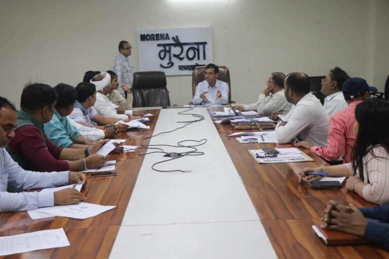 अपर कलेक्टर द्वारा मान्यता प्राप्त राजनैतिक दलों की उपस्थिति में मतदाता सूची संबंधी बैठक सम्पन्न, मतदाता सत्यापन के लिए 12 दस्तावेज होंगे मान्य