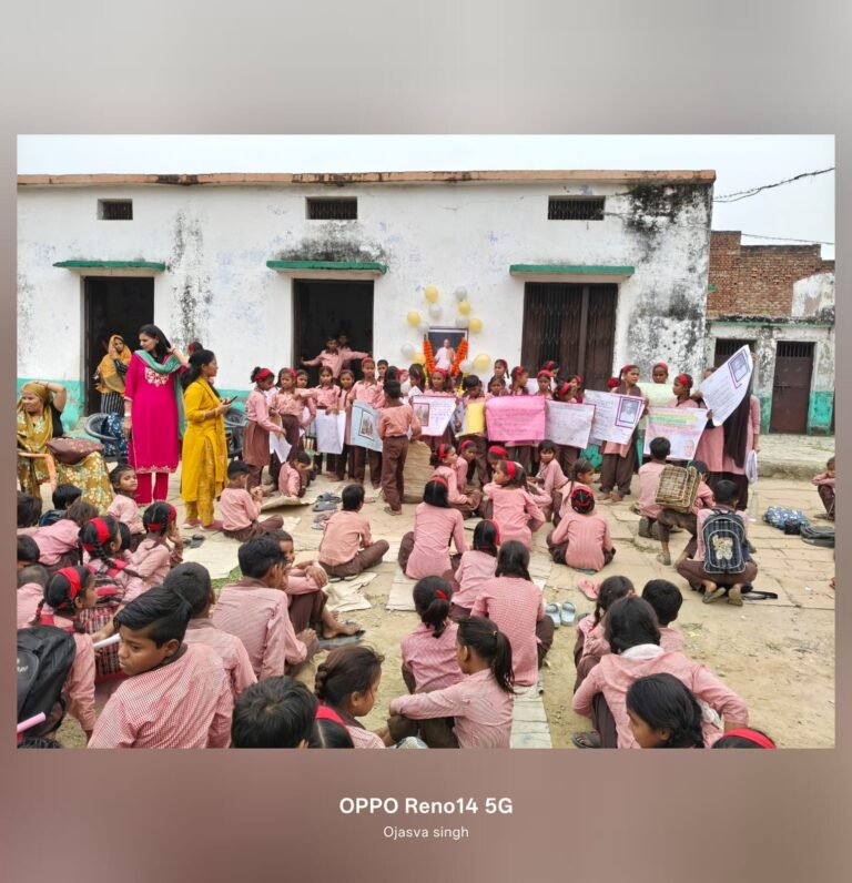 आगरा: राष्ट्रीय एकता दिवस पर बच्चों ने दी एकता की मिसाल