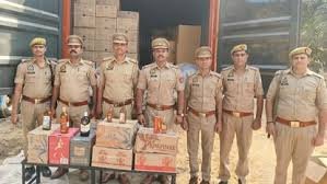 अलीगढ़: बिहार चुनाव के लिए दिल्ली से ले जाए जा रही 387 पेटी अवैध शराब-बीयर पकड़ी, चालक फरार; कीमत 25 लाख