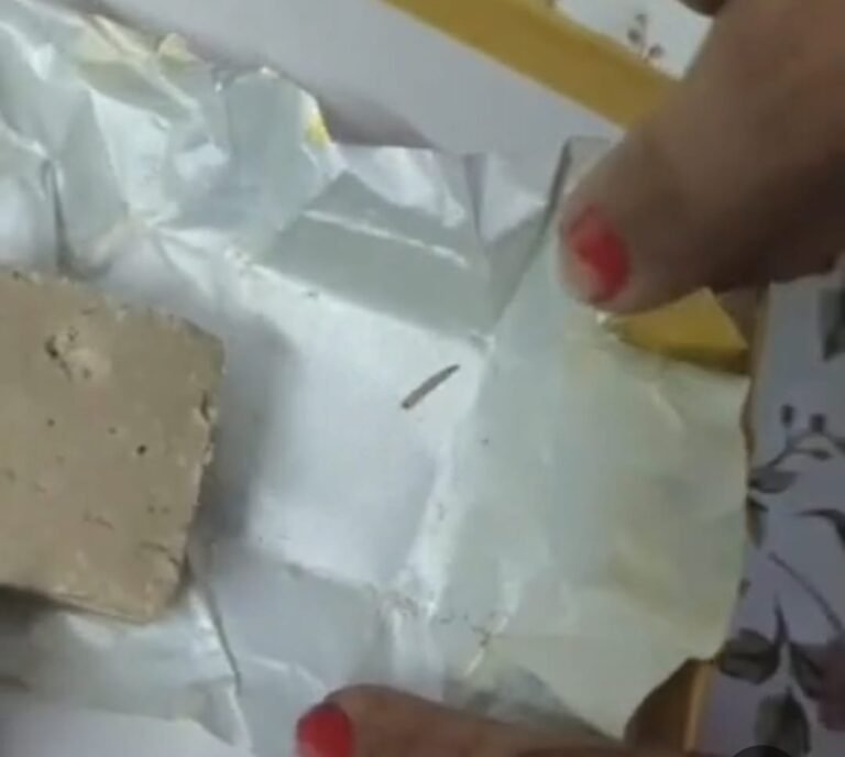 देवीराम की मिठाई में निकले ‘कीड़े’: क्या सिर्फ़ चीनी में निकले हैं, या हमारे भरोसे में भी?