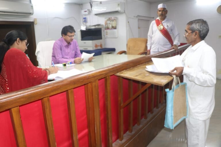 मुरैना/मप्र: चम्बल कमिश्नर ने संभागीय मुख्यालय पर की जनसुनवाई, 7 आवेदन प्राप्त