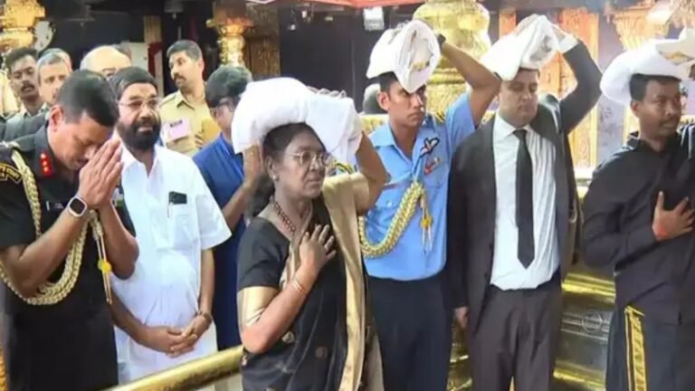 राष्ट्रपति द्रौपदी मुर्मू ने सबरीमाला में निभाई परंपरा, इरुमुडी के साथ दर्शाया आध्यात्मिक समर्पण