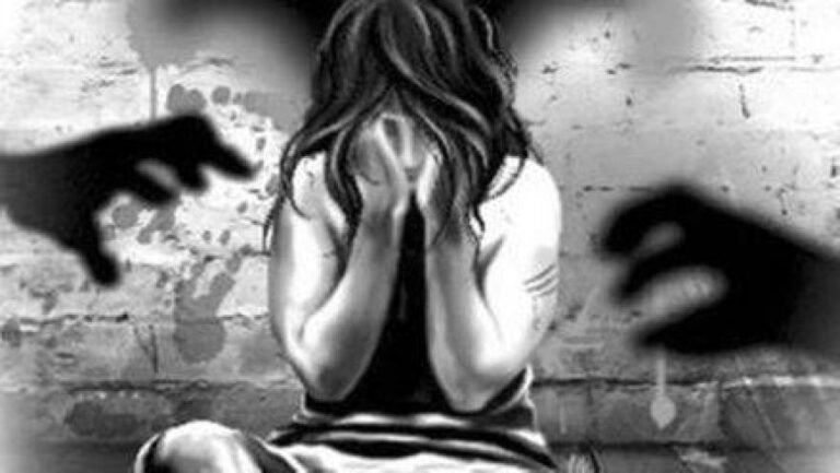 आगरा: मॉडलिंग के सपनों में उलझी युवती की जिंदगी बनी नर्क, पति-ससुराल वालों पर दुष्कर्म-उत्पीड़न का आरोप
