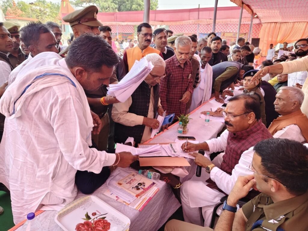 कागारौल में सांसद जन चौपाल, ग्रामीणों की समस्याएं सीधे अधिकारियों के सामने, 36 विभागों ने सुनी शिकायतें