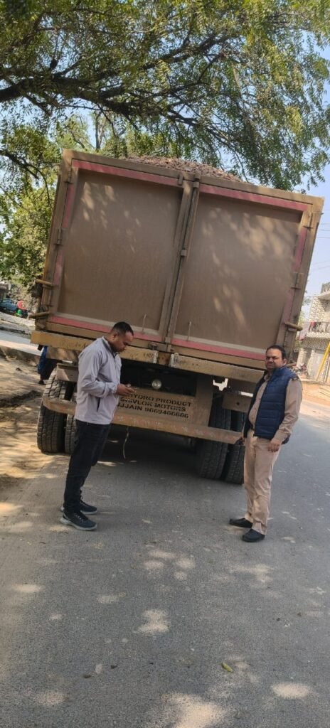 एटा: एआरटीओ ने चलाया सघन वाहन चेकिंग अभियान, 1.60 लाख का जुर्माना