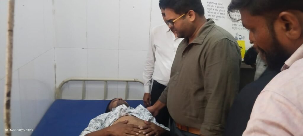 फतेहपुर सीकरी में हादसा: टूरिस्ट को घोड़े ने मारी लात, अस्पताल में कराया गया उपचार