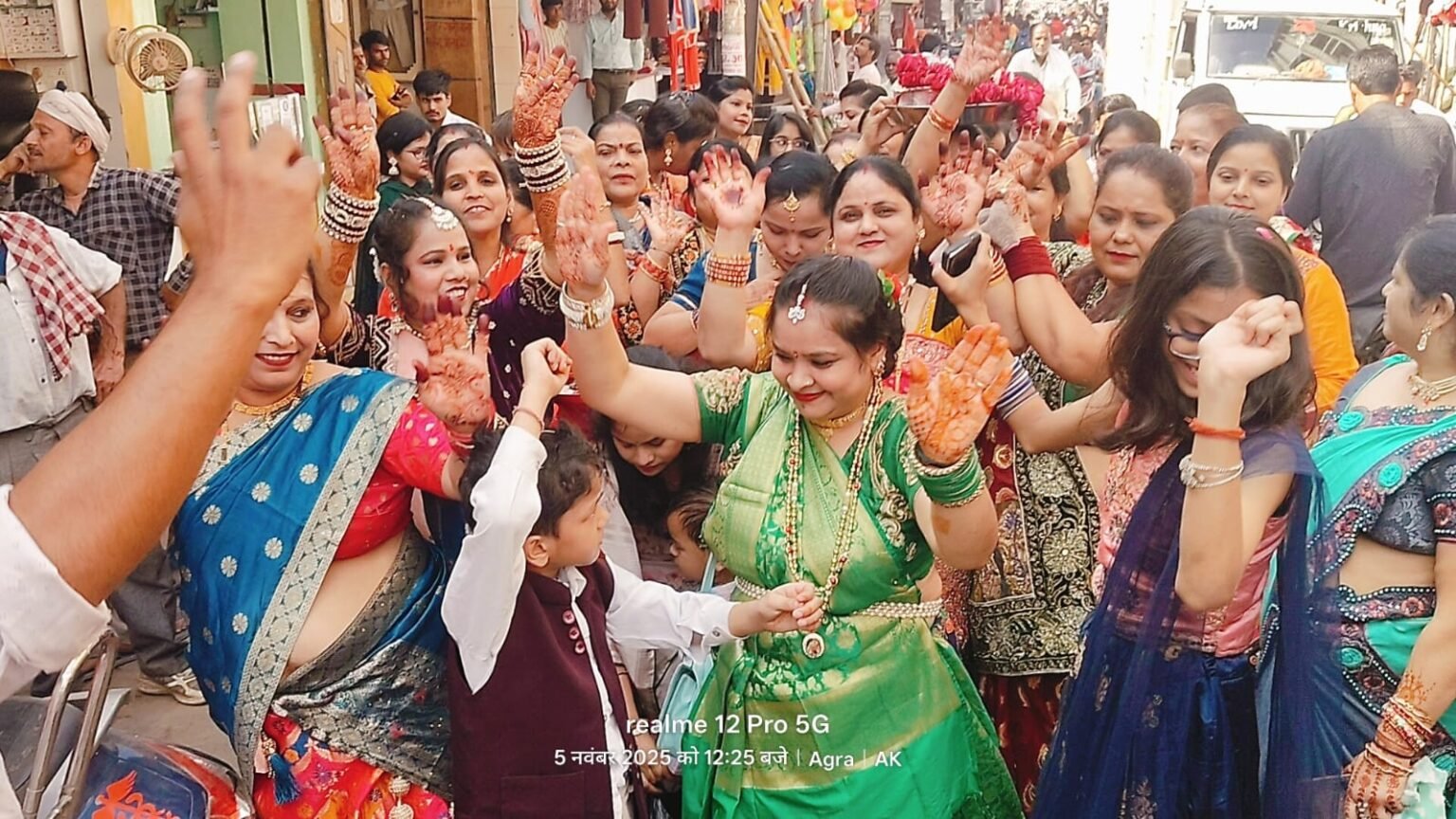 फतेहाबाद: बैंड बाजो के साथ तुलसी को व्याहने मनकामेश्वर महादेव मंदिर पहुंचे शालिग्राम