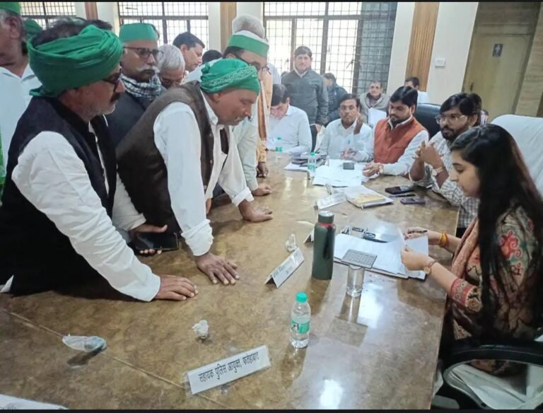 किसानों का असंतोष बढ़ा: लागत में वृद्धि, आवारा पशुओं और फसल सुरक्षा की समस्याओं पर समाधान की मांग तेज़, उप जिलाधिकारी फतेहाबाद को 17 सूत्रीय मांगपत्र सौंपा