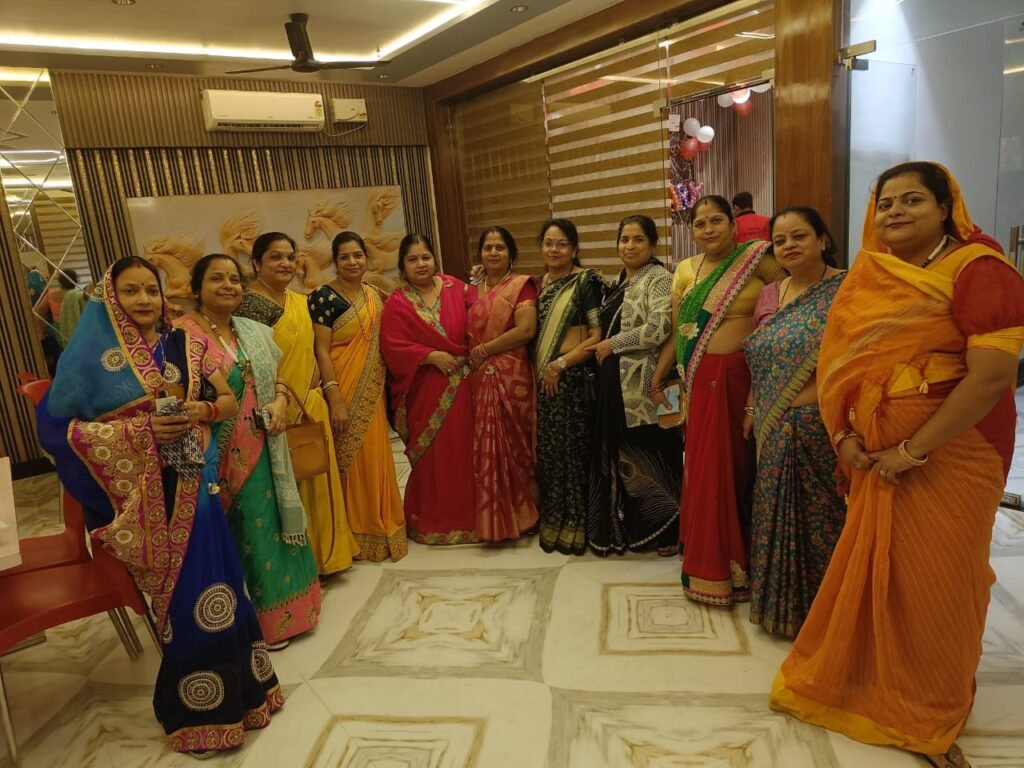 महिला मंडल की बैठक में कई प्रतियोगिताओं का किया गया आयोजन