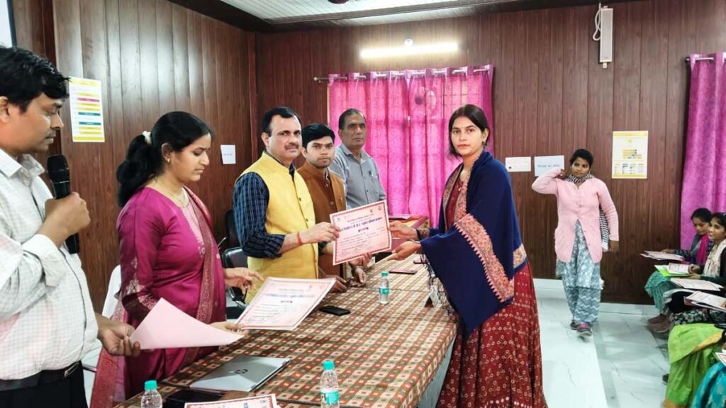 बच्चों के सर्वांगीण विकास में एजुकेटर की भूमिका महत्वपूर्ण- संजय शुक्ल