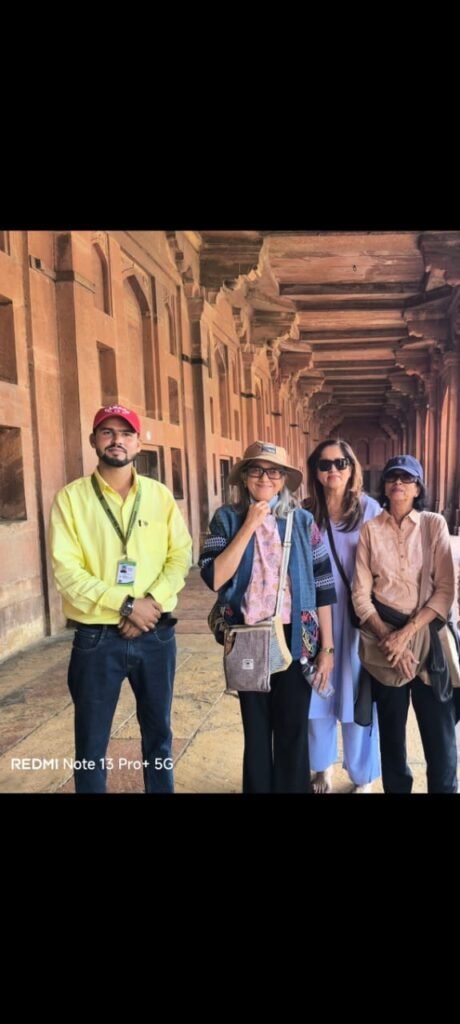 अभिनेत्री रत्ना पाठक शाह ने सीकरी स्मारक निहारे