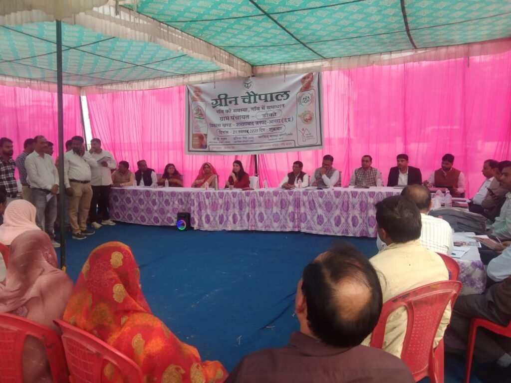 डौकी में लगाई गई ग्रीन चौपाल, ग्रामीणों की समस्याएं सुनकर उनके निस्तारण के दिए गए निर्देश ,सीडीओ रही मौजूद