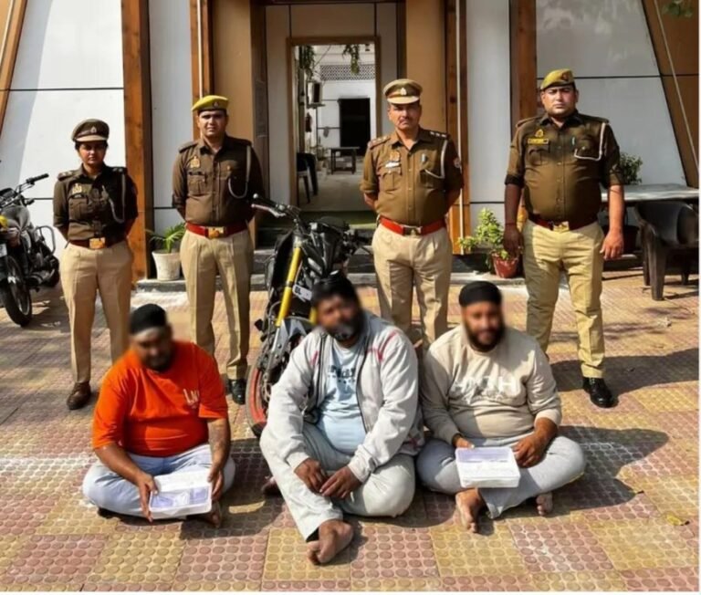 आगरा: जगदीशपुरा में चैन स्नैचिंग का छह दिन में खुलासा—तीन शातिर गिरफ्तार, ₹60,300 और चोरी की स्पोर्ट्स बाइक बरामद