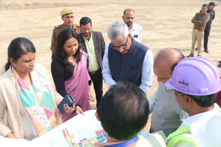 आगरा: मंडलायुक्त ने ADA की बड़ी परियोजनाओं का औचक निरीक्षण, अधिकारियों को लगाई फटकार – “गुणवत्ता और समयसीमा में कोई ढिलाई बर्दाश्त नहीं”