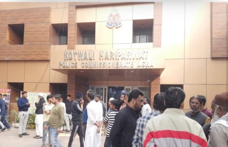 आगरा में पूर्व सपा राज्यमंत्री व मौजूदा BJP नेता के अपार्टमेंट में ड्राइवर की रहस्यमय मौत! परिवार बोला – हत्या कर सबूत मिटाए गए