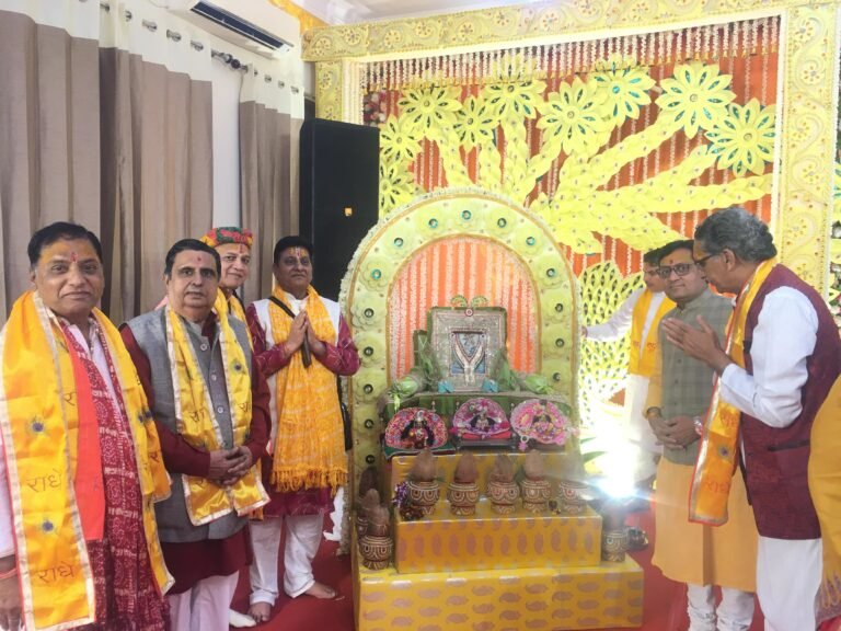 सन्तश्री प्रेमधन लालनजी महाराज के श्रीमुख से श्रीकृष्ण जन्म की कथा श्रवण कर भाव-विभोर हुए भक्त-श्रद्धालु