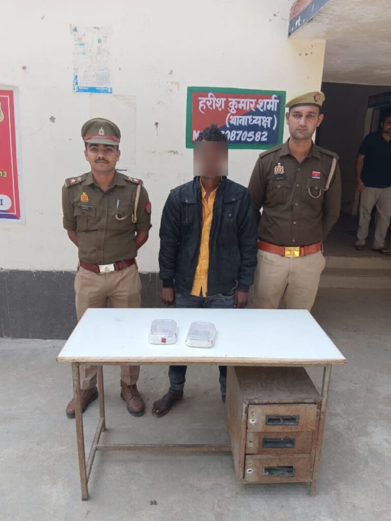 बमरौली कटारा पुलिस ने घर में घुसकर चोरी करने के एक आरोपी को दबोचा, एक मोबाइल फोन तथा नगदी बरामद