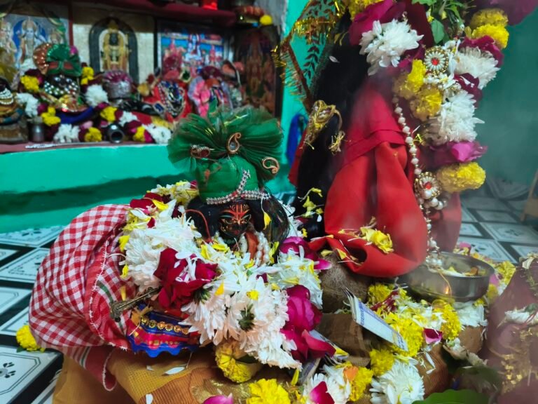 मथुरा में उल्लासपूर्वक मनाई गई देवउठनी एकादशी, तुलसी-शालिग्राम विवाह के साथ आरंभ हुए मांगलिक पर्व