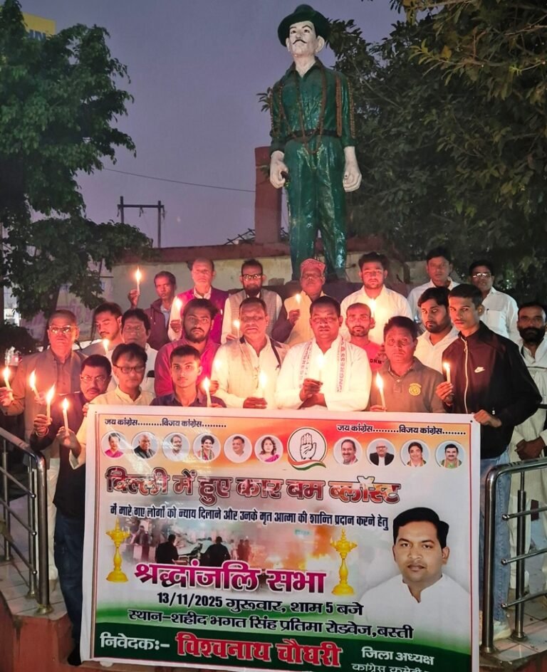 दिल्ली आतंकी घटना के विरोध में कांग्रेस ने निकाला कैन्डिल मार्चः मृतकों को दिया श्रद्धांजलि