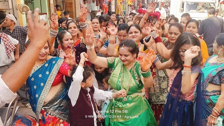 फतेहाबाद: बैंड बाजो के साथ तुलसी को व्याहने मनकामेश्वर महादेव मंदिर पहुंचे शालिग्राम