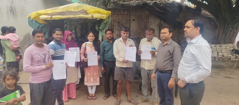 एसडीएम ने बीएलओ के साथ गणना प्रपत्र बांटा, मतदाताओं को मतदाता सूची पुनरीक्षण की जानकारी दी, घर-घर चल रहा अभियान