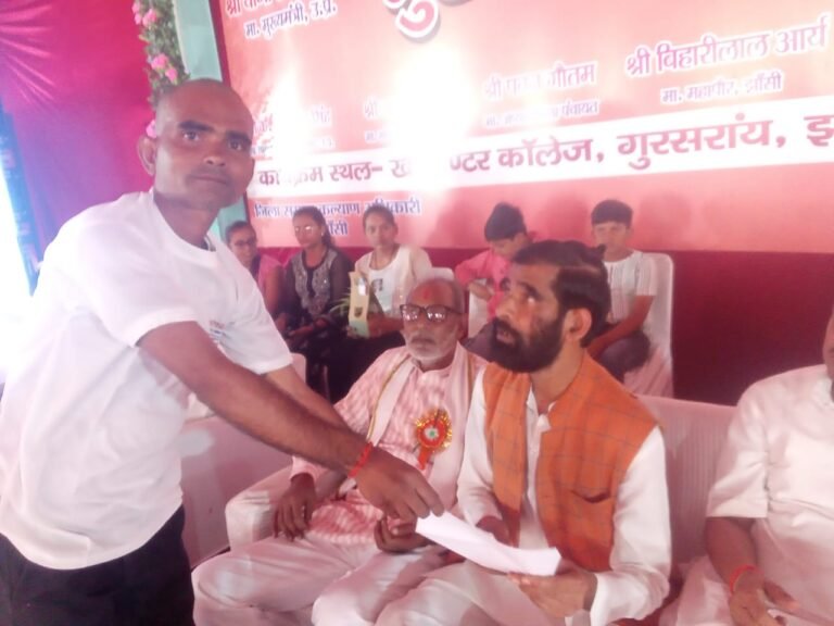 गुरसरांय अस्पताल में गंभीर अनियमितताओं को लेकर पत्रकार के साथ नगर व क्षेत्र के पत्रकारों ने विधायक व सीएमओ को दिया ज्ञापन, विधायक ने जल्द कार्यवाही व न्याय का दिलाया भरोसा