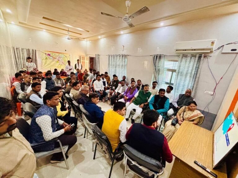 भाजपा जिला अध्यक्ष ने नगर पंचायत में सुनी प्रधानमंत्री के मन की बात