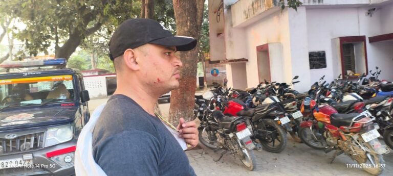 जाम में फंसे शिक्षक के साथ युवकों ने की गाली गलौज और मारपीट, शिक्षक हुआ घायल, हायर सेंटर रेफर