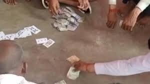 आगरा: इन्द्रपुरी में जुए का फड़ पकड़ा, 5 जुआरी गिरफ्तार – 1.30 लाख रुपये और ताश बरामद
